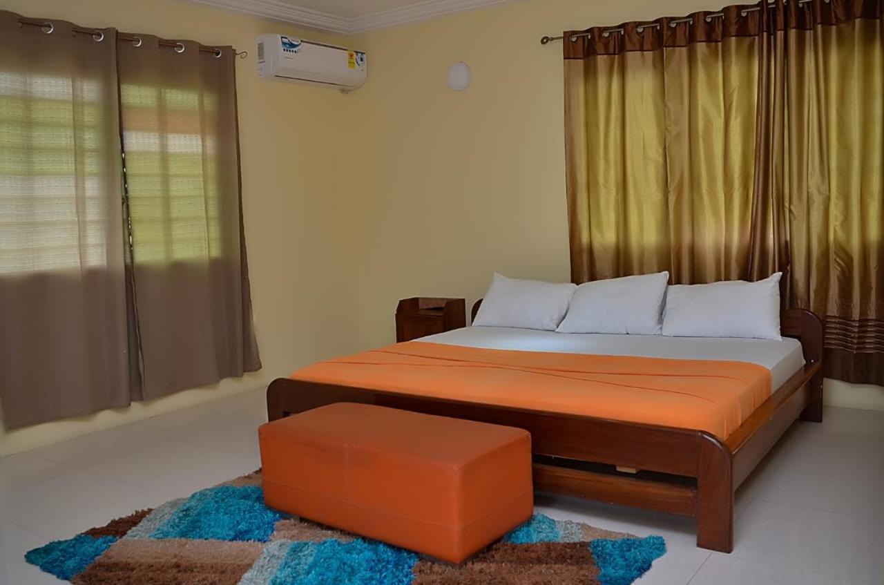 Hotel Loreto Cape Coast Exteriör bild