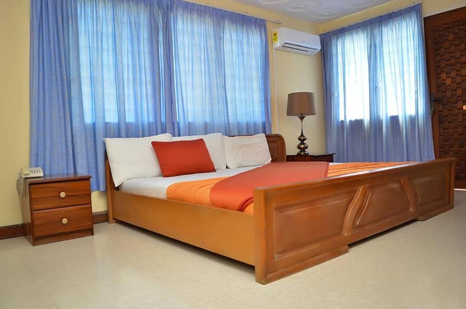 Hotel Loreto Cape Coast Exteriör bild