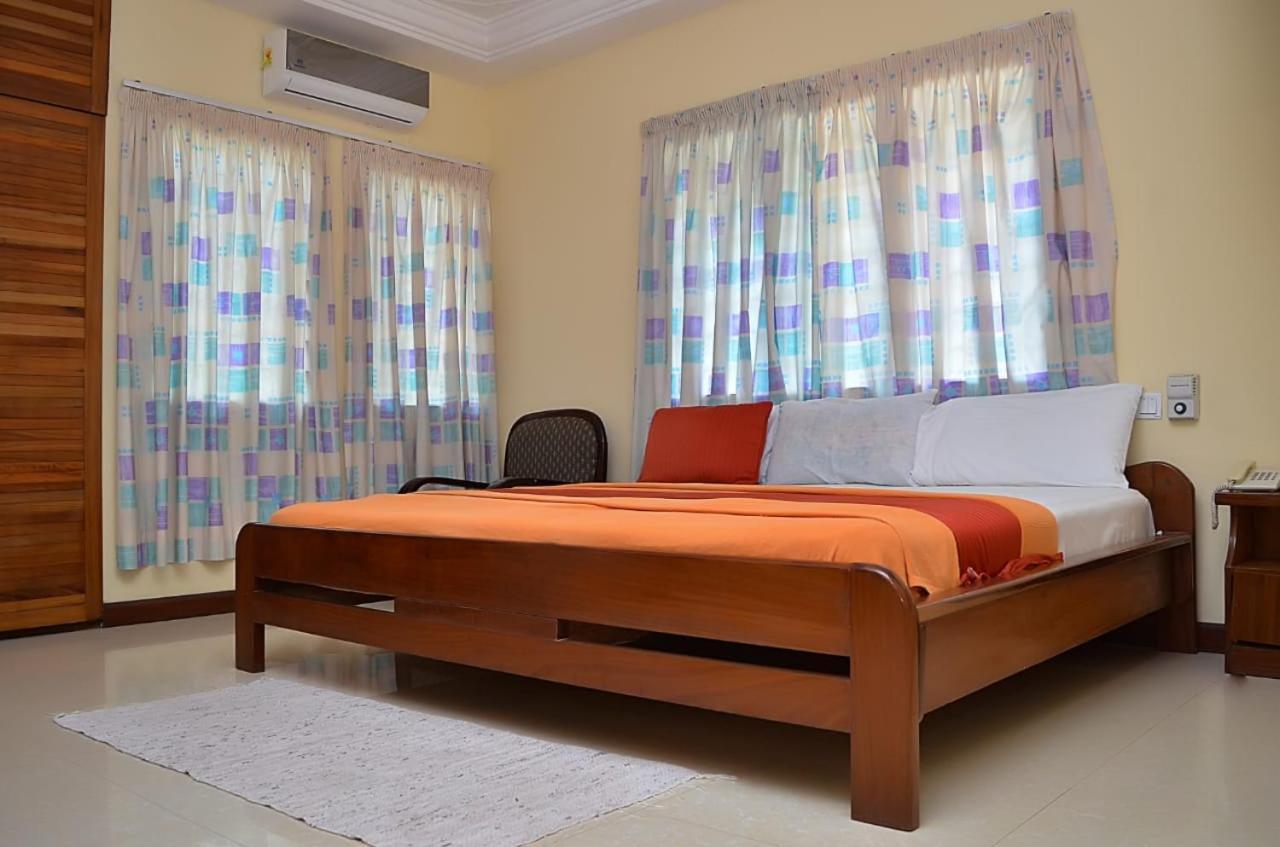 Hotel Loreto Cape Coast Exteriör bild