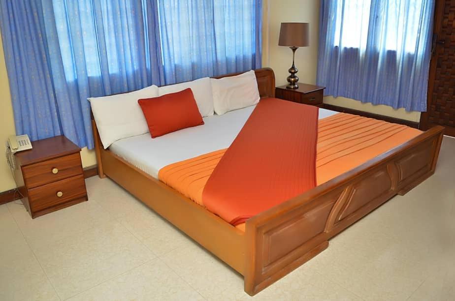 Hotel Loreto Cape Coast Exteriör bild