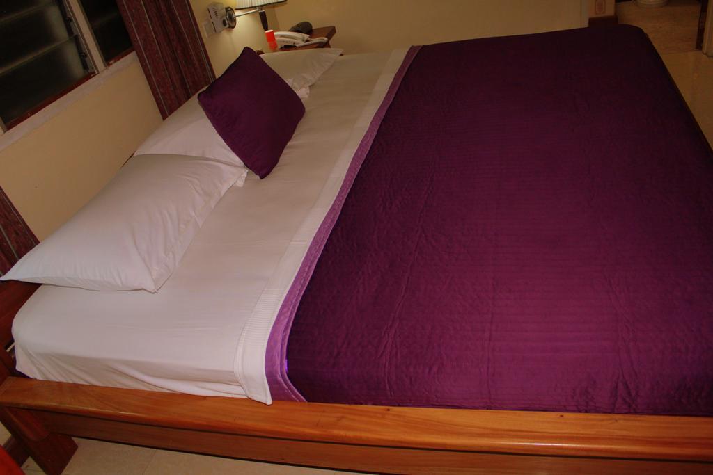 Hotel Loreto Cape Coast Exteriör bild
