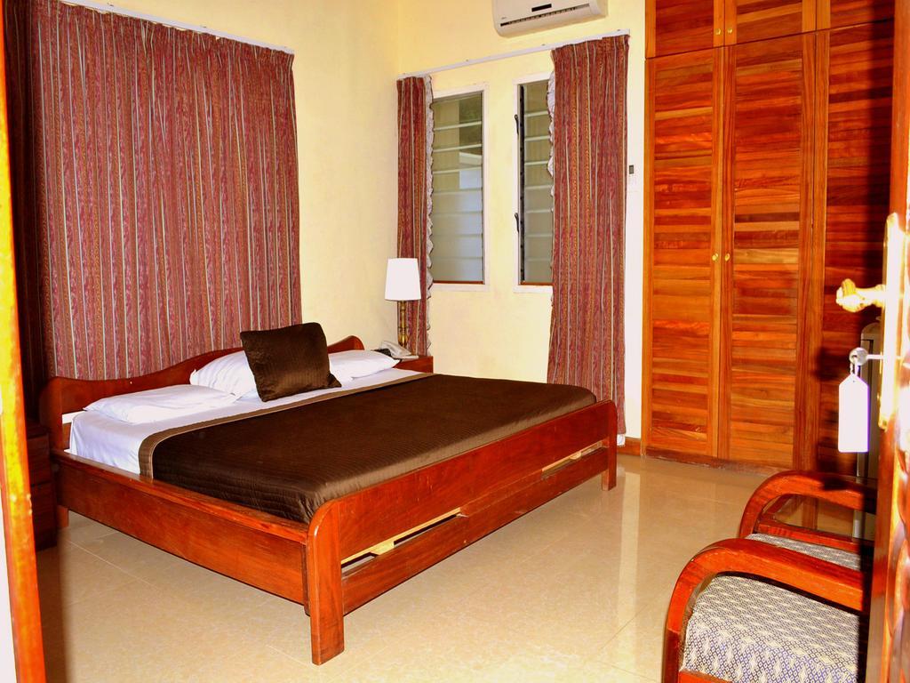 Hotel Loreto Cape Coast Exteriör bild